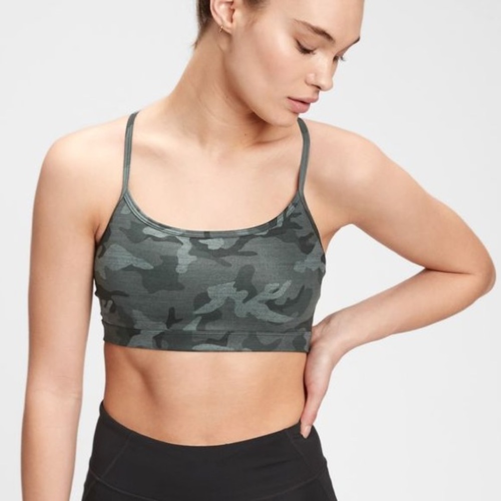 GapFit Sculpt Racerback Sports Bra
